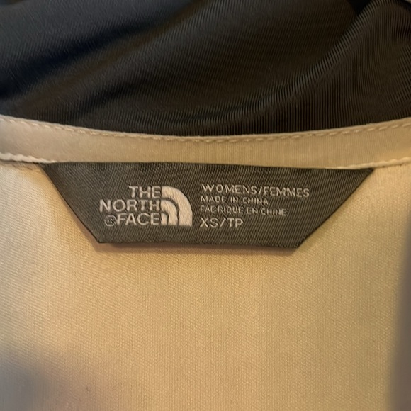 The North Face quarter zip - Picture 7 of 11